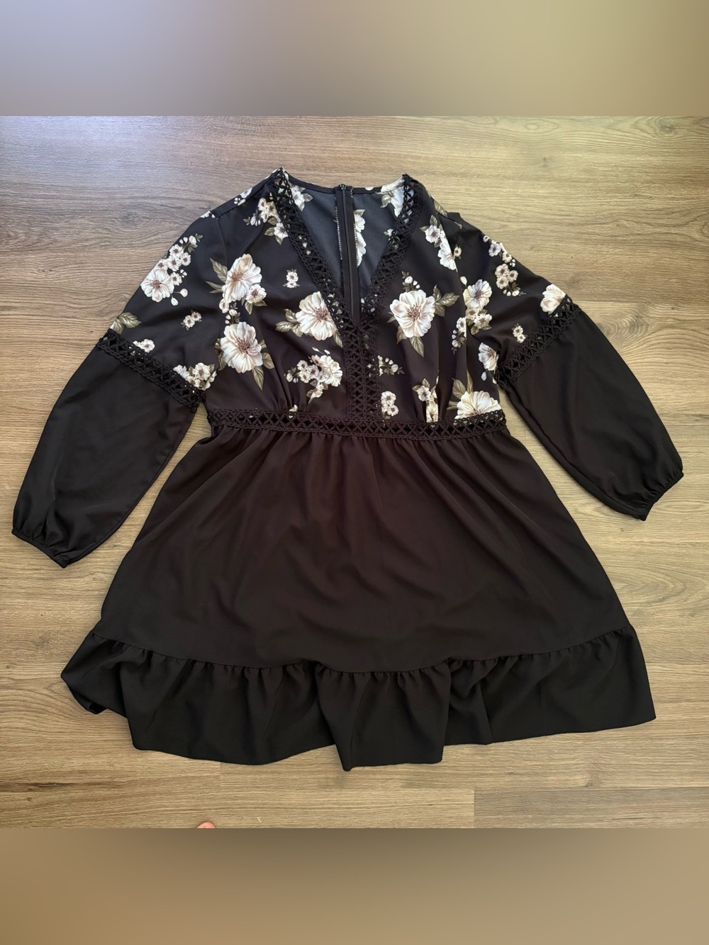 Black Floral Lace-Trim V-Neck Tunic Size 1XL